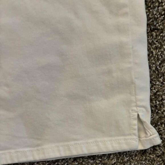 Croft & Barrow plus size 20 below knee length white shorts - Picture 3 of 5